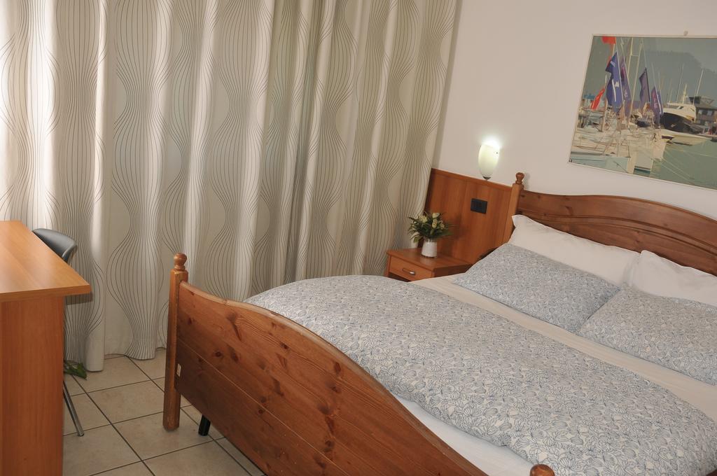 Borromeo Residenze Service s.a.s Peschiera Borromeo Exterior foto