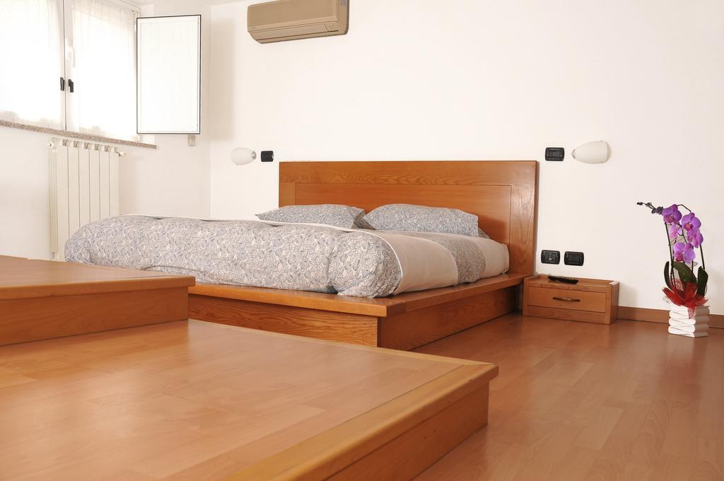 Borromeo Residenze Service s.a.s Peschiera Borromeo Exterior foto