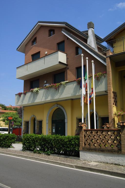 Borromeo Residenze Service s.a.s Peschiera Borromeo Exterior foto