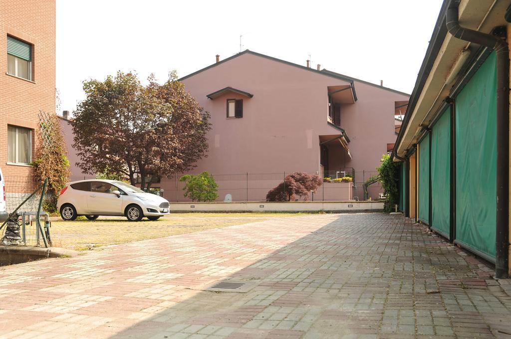 Borromeo Residenze Service s.a.s Peschiera Borromeo Exterior foto