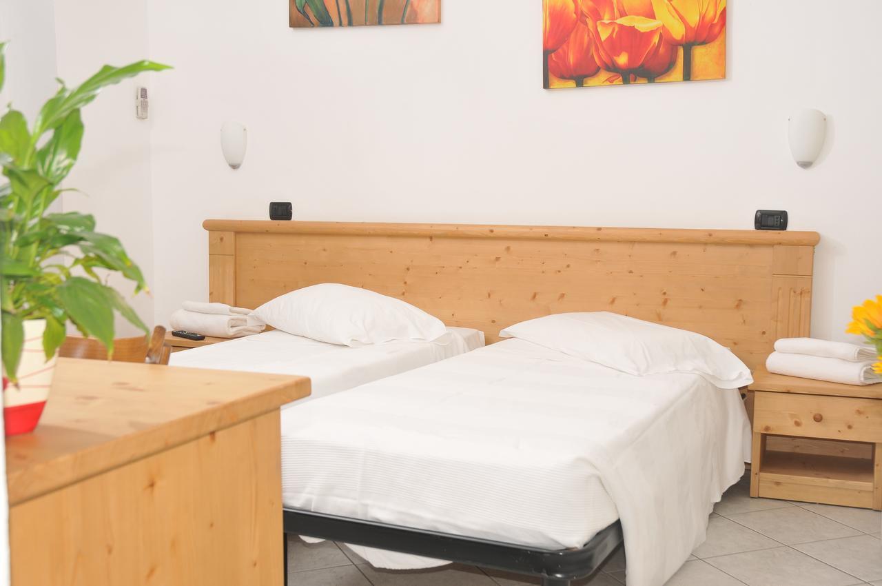 Borromeo Residenze Service s.a.s Peschiera Borromeo Exterior foto