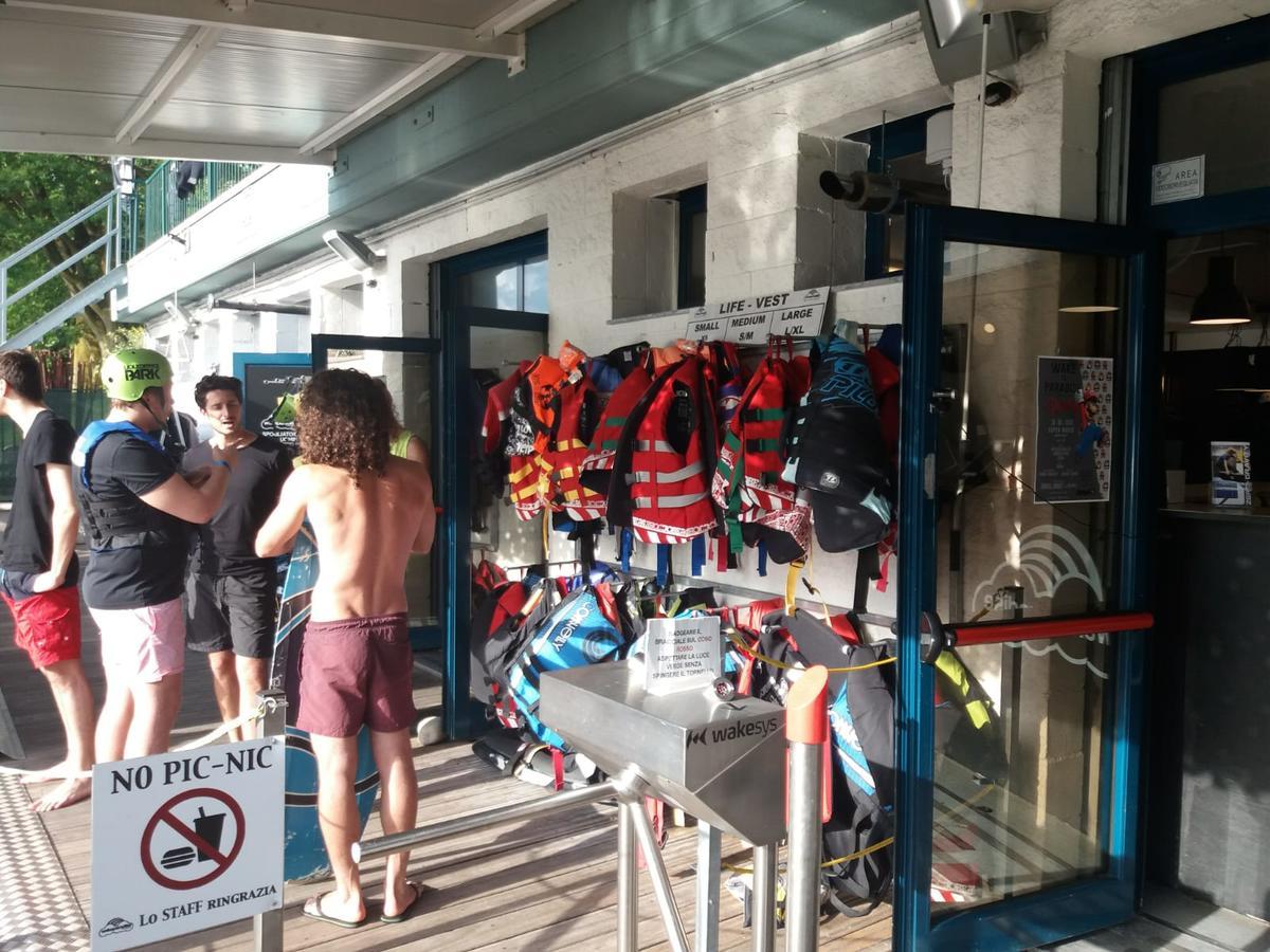 Borromeo Residenze Service s.a.s Peschiera Borromeo Exterior foto